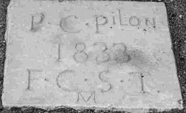 Beaconsfield246 Pierre gravéeMPaschalPilonP2005B1833 ForWeb